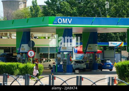 Bucarest, Roumanie - 20 mai 2022 : une station-service OMV est vue à Bucarest cette image est destinée à un usage éditorial exclusif. Banque D'Images