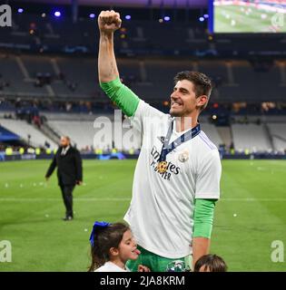Saint Denis, France. 29th mai 2022. Thibaut courtois du Real Madrid en photo célèbre après avoir remporté le titre des Champions après un match de football entre le Liverpool football Club et le Real Madrid CF lors de la finale 2021 - 2022 de la Ligue des Champions de l'UEFA au stade de France à Paris, samedi 28 mai 2022 à Paris, France . PHOTO SPORTPIX | DAVID CATRY DAVID CATRY crédit: SPP Sport Press photo. /Alamy Live News Banque D'Images