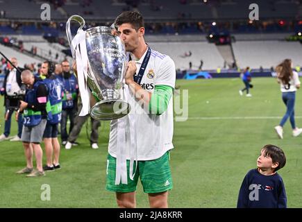 Saint Denis, France. 29th mai 2022. Thibaut courtois du Real Madrid en photo célèbre après avoir remporté le titre des Champions après un match de football entre le Liverpool football Club et le Real Madrid CF lors de la finale 2021 - 2022 de la Ligue des Champions de l'UEFA au stade de France à Paris, samedi 28 mai 2022 à Paris, France . PHOTO SPORTPIX | DAVID CATRY DAVID CATRY crédit: SPP Sport Press photo. /Alamy Live News Banque D'Images