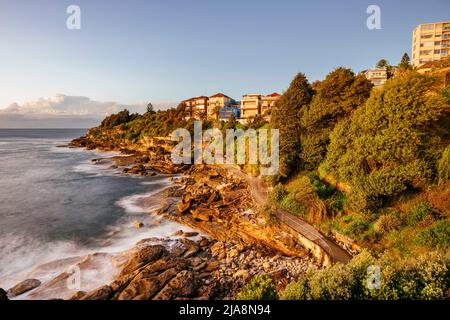 De la plage de Bondi à Coogee Walk au lever du soleil. Sydney, Nouvelle-Galles du Sud, Australie. Banque D'Images