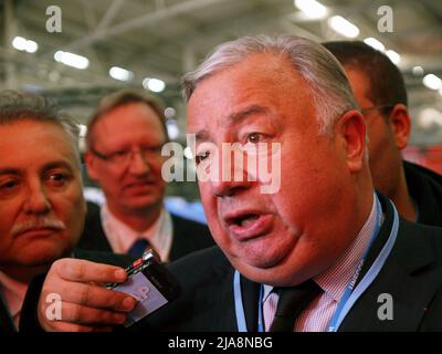 Gerard Larcher, Président du Sénat français, visite COP21 installations au Bourget Banque D'Images