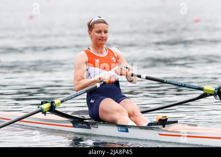 BELGRADE, SERBIE - 28 MAI : Karien Robbers, des pays-Bas, participe à la finale C des Sculs uniques des femmes lors de la coupe d'aviron mondiale au lac Sava le 28 mai 2022 à Belgrade, Serbie (photo de Nikola Krstic/Orange Pictures) Banque D'Images