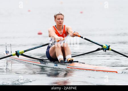 BELGRADE, SERBIE - 28 MAI : Karien Robbers, des pays-Bas, participe à la finale C des Sculs uniques des femmes lors de la coupe d'aviron mondiale au lac Sava le 28 mai 2022 à Belgrade, Serbie (photo de Nikola Krstic/Orange Pictures) Banque D'Images