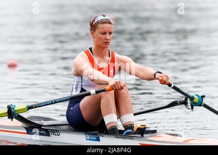 BELGRADE, SERBIE - 28 MAI : Karien Robbers, des pays-Bas, participe à la finale C des Sculs uniques des femmes lors de la coupe d'aviron mondiale au lac Sava le 28 mai 2022 à Belgrade, Serbie (photo de Nikola Krstic/Orange Pictures) Banque D'Images