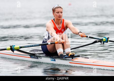 BELGRADE, SERBIE - 28 MAI : Karien Robbers, des pays-Bas, participe à la finale C des Sculs uniques des femmes lors de la coupe d'aviron mondiale au lac Sava le 28 mai 2022 à Belgrade, Serbie (photo de Nikola Krstic/Orange Pictures) Banque D'Images