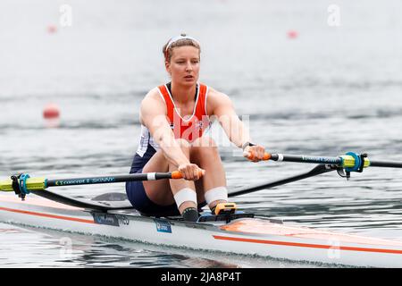 BELGRADE, SERBIE - 28 MAI : Karien Robbers, des pays-Bas, participe à la finale C des Sculs uniques des femmes lors de la coupe d'aviron mondiale au lac Sava le 28 mai 2022 à Belgrade, Serbie (photo de Nikola Krstic/Orange Pictures) Banque D'Images