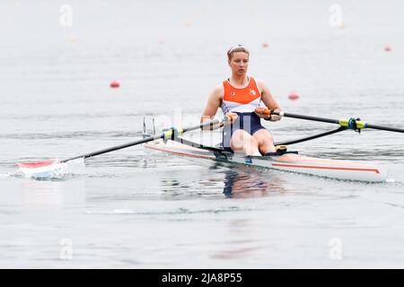 BELGRADE, SERBIE - 28 MAI : Karien Robbers, des pays-Bas, participe à la finale C des Sculs uniques des femmes lors de la coupe d'aviron mondiale au lac Sava le 28 mai 2022 à Belgrade, Serbie (photo de Nikola Krstic/Orange Pictures) Banque D'Images