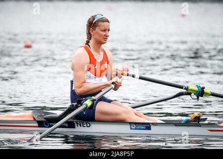 BELGRADE, SERBIE - 28 MAI : Karien Robbers, des pays-Bas, participe à la finale C des Sculs uniques des femmes lors de la coupe d'aviron mondiale au lac Sava le 28 mai 2022 à Belgrade, Serbie (photo de Nikola Krstic/Orange Pictures) Banque D'Images