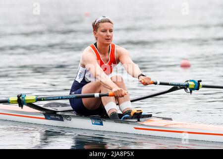 BELGRADE, SERBIE - 28 MAI : Karien Robbers, des pays-Bas, participe à la finale C des Sculs uniques des femmes lors de la coupe d'aviron mondiale au lac Sava le 28 mai 2022 à Belgrade, Serbie (photo de Nikola Krstic/Orange Pictures) Banque D'Images