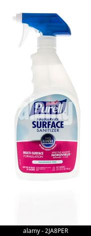 Winneconne, WI -23 avril 2022 : une bouteille de désinfectant de surface Purell sur un fond isolé Banque D'Images