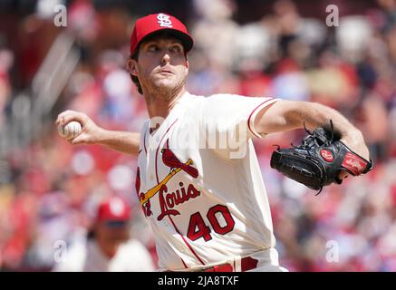 St. Louis, États-Unis. 28th mai 2022. Jake Woodford, pichet des Cardinals de St. Louis, livre un terrain aux Milwaukee Brewers dans le sixième restaurant au Busch Stadium de St. Louis le samedi 28 mai 2022. Photo par Bill Greenblatt/UPI crédit: UPI/Alay Live News Banque D'Images