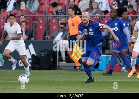 Toronto, Ontario, Canada. 28th mai 2022. Michael Bradley (4) en action pendant le match MLS entre le Toronto FC et le Chicago Fire FC. Le match s'est terminé en 3-2 pour Toronto FC. (Image de crédit : © Angel Marchini/ZUMA Press Wire) Banque D'Images