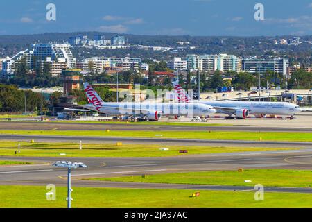 Mouvements d'aéronefs à l'aéroport de Sydney (Kingsford Smith) sur la baie de Botany à Sydney, en Australie. Photo : avions Virgin Australia. Banque D'Images