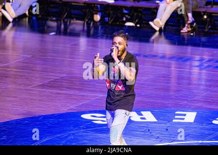 Edmonton, Canada. 27th mai 2022. Edmonton Rapper OG Jonah se produit pendant la mi-temps à l'ouvre-maison Edmonton Stingers au Edmonton Expo Centre. (Photo de Ron Palmer/SOPA Images/Sipa USA) crédit: SIPA USA/Alay Live News Banque D'Images