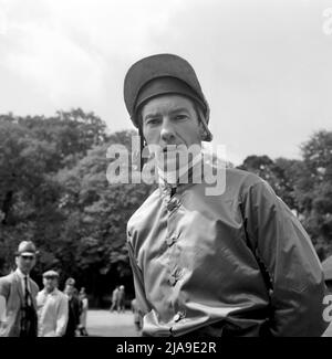 Photo du dossier datée du 13-06-1966 de Leste Piggott. Lester Piggott, dont le titre de piste classique comprenait neuf victoires à Derby, est décédé à l'âge de 86 ans, a annoncé son gendre William Haggas. Date de publication : dimanche 29 mai 2022. Banque D'Images