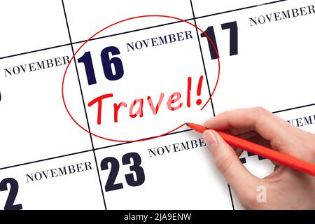 16th jour de novembre. Dessiner à la main un cercle rouge et écrire le texte VOYAGE à la date du calendrier 16 novembre. Organisation de voyages. Mois d'automne. Jour du Banque D'Images