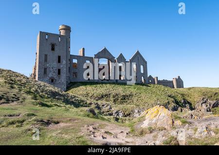 Le château de Slains, également connu sous le nom de château de New Slains pour le distinguer du château de Old Slains voisin, est un château en ruines dans Aberdeenshire, en Écosse. Banque D'Images