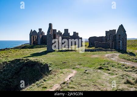 Le château de Slains, également connu sous le nom de château de New Slains pour le distinguer du château de Old Slains voisin, est un château en ruines dans Aberdeenshire, en Écosse. Banque D'Images