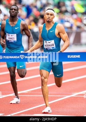 28 mai 2022 Eugene OU États-Unis : Michael Norman en course de 400 mètres pendant la course Nike Prefontaine Classic à Hayward Field Eugene, OU Thurman James/CSM Banque D'Images