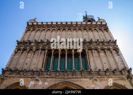 Dijon, France, le 16 avril 2022. L'église notre Dame de Dijon, considérée comme un chef-d'œuvre de l'architecture gothique classé au patrimoine mondial de l'UNESCO. Il se lève dans le Banque D'Images