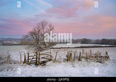 Les Cotswolds hivernent à l'aube, dans les Cotswolds du Nord, en Angleterre. Banque D'Images