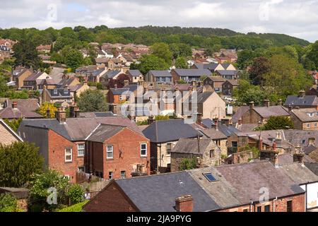 Vue sur les maisons et les collines de Matlock Town, Derbyshire, Royaume-Uni Banque D'Images