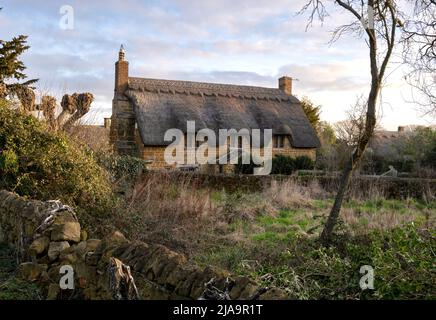 Chaume, Cotswold Cottage à Ilmington, Warwickshire, Angleterre. Banque D'Images