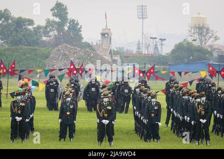 Katmandou, Népal. 29th mai 2022. Le 29 mai 2022 à Katmandou, Népal. Un membre de l'équipe de l'Armée népalaise participe à la célébration du 15thRepublic jour au Pavillon de l'Armée. (Photo de Abhishek Maharajan/Sipa USA) crédit: SIPA USA/Alay Live News Banque D'Images