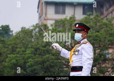 Katmandou, Népal. 29th mai 2022. Le 29 mai 2022 à Katmandou, Népal. Des membres du commandant de la musique de l'armée népalaise commandaient les musiciens lors de la célébration du jour de la République 15th au Pavillon de l'armée. (Photo de Abhishek Maharajan/Sipa USA) crédit: SIPA USA/Alay Live News Banque D'Images