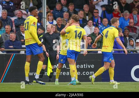 Solihull Moors joueurs fête Callum Howe #5 de Solihull Moors but de faire 3-1 Banque D'Images