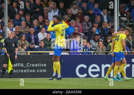 Solihull, Royaume-Uni. 29th mai 2022. Kyle Hudlin #27 de Solihull Moors célèbre Callum Howe #5 de Solihull Moors objectif de faire 3-1 à Solihull, Royaume-Uni le 5/29/2022. (Photo de Gareth Evans/News Images/Sipa USA) Credit: SIPA USA/Alay Live News Banque D'Images