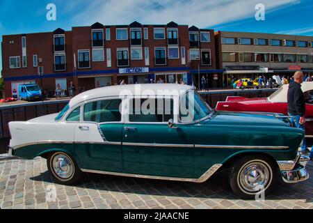 Voiture d'époque Chevrolet Bel Air dans les années 1950 lors d'un salon de voiture classique à Uithuizen, Groningen, pays-Bas Banque D'Images