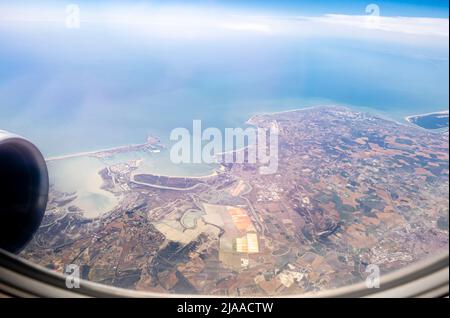 Sud de l'Espagne par la mer Méditerranée coût autour de Gibraltar - vue aérienne d'un siège de fenêtre d'avion Banque D'Images