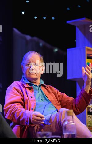 Hay-on-Wye, pays de Galles, Royaume-Uni. 29th mai 2022. Michael Morpurgo et Lemn Sissay parlent à Polly Russell au Hay Festival 2022, pays de Galles. Crédit : Sam Hardwick/Alamy. Banque D'Images