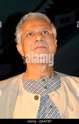 Dhaka, Bangladesh - 01 décembre 2006 : le Dr Muhammad Yunus a reçu le prix Nobel de la paix pour avoir fondé la Banque Grameen et été pionnier des concepts Banque D'Images