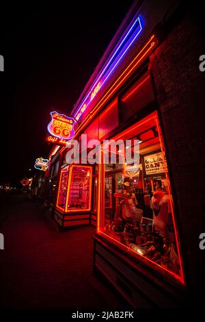 Route 66 Gift Shop Neon Signs, Williams, Arizona, États-Unis Banque D'Images