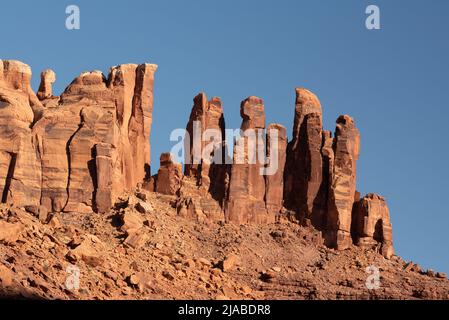 Pinnacles en grès, Labyrinth Canyon, Utah. Banque D'Images