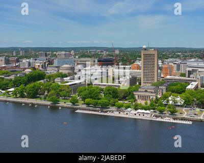 Vue aérienne du grand dôme du Massachusetts Institute of Technology (MIT), Cambridge, Massachusetts, États-Unis. Banque D'Images