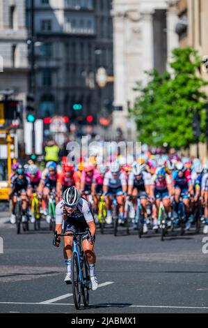Londres, Royaume-Uni. 29th mai 2022. Montez à bord de Londres les passes Classique à travers la ville de Londres - une course automobile UCI Women's WorldTour 2022. Crédit : Guy Bell/Alay Live News Banque D'Images