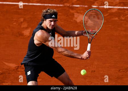 Paris, France. 29th mai 2022. Alexander Zverev, joueur de tennis allemand, est en action lors du tournoi de tennis Grand Chelem ouvert en 2022 à Roland Garros, Paris, France. Frank Molter/Alamy Actualités en direct Banque D'Images