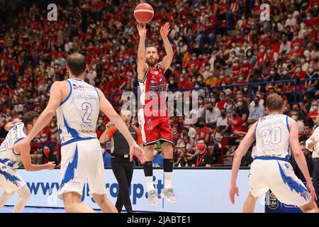 Milan, Italie. 28th mai 2022. Italie, Milan, mai 28 2022: Sergio Rodriguez (Armani Milan Guard) trois points tournés en 4th trimestre pendant le match de basket-ball A|X Armani Exchange Milan vs Dinamo Sassari, SF Playoff game1 LBA 2021-2022 au Forum Mediolanum (Credit image: © Fabrizio Andrea Bertani/Pacific Press via ZUMA Press Wire) Banque D'Images