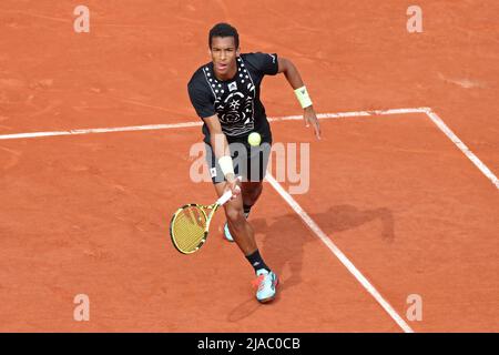 Paris, France. 29th Mai 2022; Roland Garros, Paris, France: Tournoi de tennis ouvert français: Felix Auger-Aliassime (CAN) pendant son match contre Rafael Nadal (ESP) crédit: Action plus Sports Images/Alamy Live News Banque D'Images