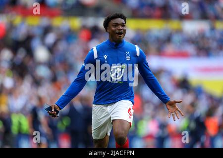 Londres, Royaume-Uni. 29th mai 2022 ; Stade Wembley, Londres, Angleterre, finale de la finale du championnat EFL, Huddersfield Town versus Nottingham Forest : Loic MBE Soh of Nottingham Forest célèbre la victoire du championnat finale de la partie finale de la partie finale crédit : action plus Sports Images/Alay Live News Banque D'Images