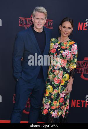 Cary Elwes, Lisa Marie Kubikoff 111 assistez à la première de la saison 3 'tranger Things' de Netflix le 28 juin 2019 à Santa Monica, Californie. Banque D'Images