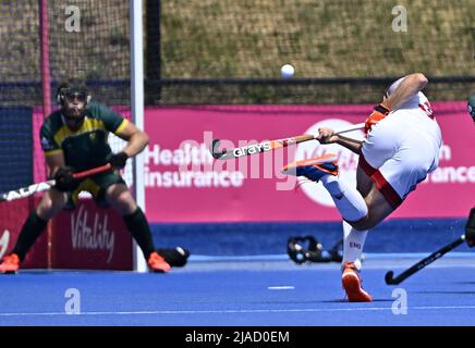 Stratford, Royaume-Uni. 29th mai 2022. Angleterre V Afrique du Sud Mens FIH Pro League. Centre de hockey Lee Valley. Stratford. Will Calnan (Angleterre, 31) tire pour marquer le but de l'Angleterre 2nd pendant le match de hockey de la Ligue Pro FIH de l'Angleterre V Afrique du Sud des hommes. Credit: Sport en images/Alamy Live News Banque D'Images