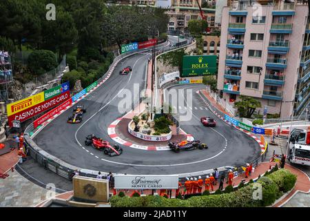 safety car, 11 PEREZ Sergio (mex), Red Bull Racing RB18, 55 SAINZ Carlos (spa), Scuderia Ferrari F1-75, 01 VERSTAPPEN Max (nld), Red Bull Racing RB18, pendant le Grand Prix de Monaco de Formule 1 2022, 7th tour du Championnat du monde de Formule 1 FIA 2022, sur le circuit de Monaco, Du 27 au 29 mai 2022 à Monte-Carlo, Monaco - photo Antonin Vincent/DPPI crédit: DPPI Media/Alay Live News Banque D'Images