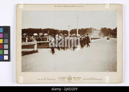 Prix et revue de l'association 'Wiener Knabenhorte' à la trotrenplatz le 29 juin 1907. Verlag ou k. U. k. Librairie universitaire R. Lechner (Wilh. Müller), photographe, éditeur Banque D'Images