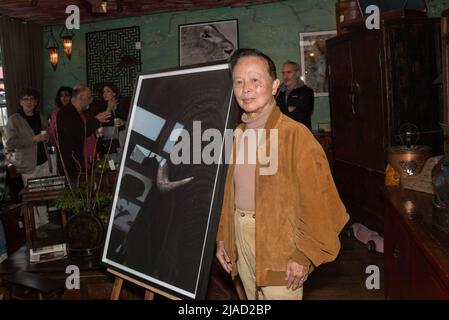 La galériste Patricia Ederhy, expose les photos de Patrick Braoudé, à la Galerie Cristo, 33, rue Paul Bert, 93400 St Ouen. Banque D'Images