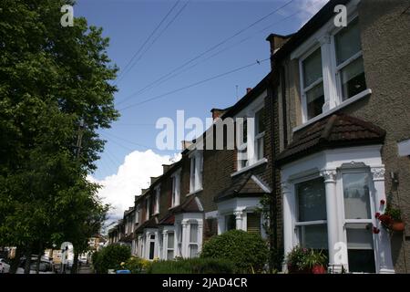 Maisons mitoyennes sur le Co-op Estate, Greening Street, Abbey Wood, Londres, Royaume-Uni. Construit par la Royal Arsenal Co-operative Society en 1905 Banque D'Images