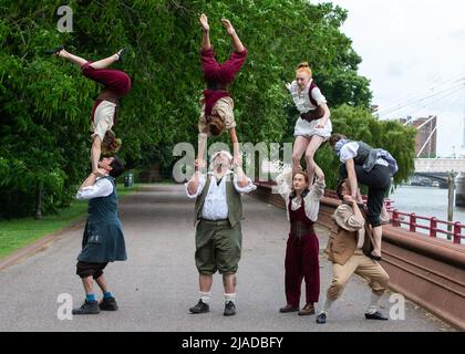 Lost in Translation Circus High a démarré cette semaine à Battersea Park sa visite anniversaire de 10th ans au Wandsworth Arts Fringe avec: Voir où: Londres, Royaume-Uni quand: 22 juin 2021 crédit: Mario Mitsis/WENN Banque D'Images